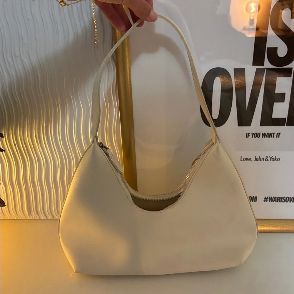 Chic Cream Handbag - Picture 1 of 3